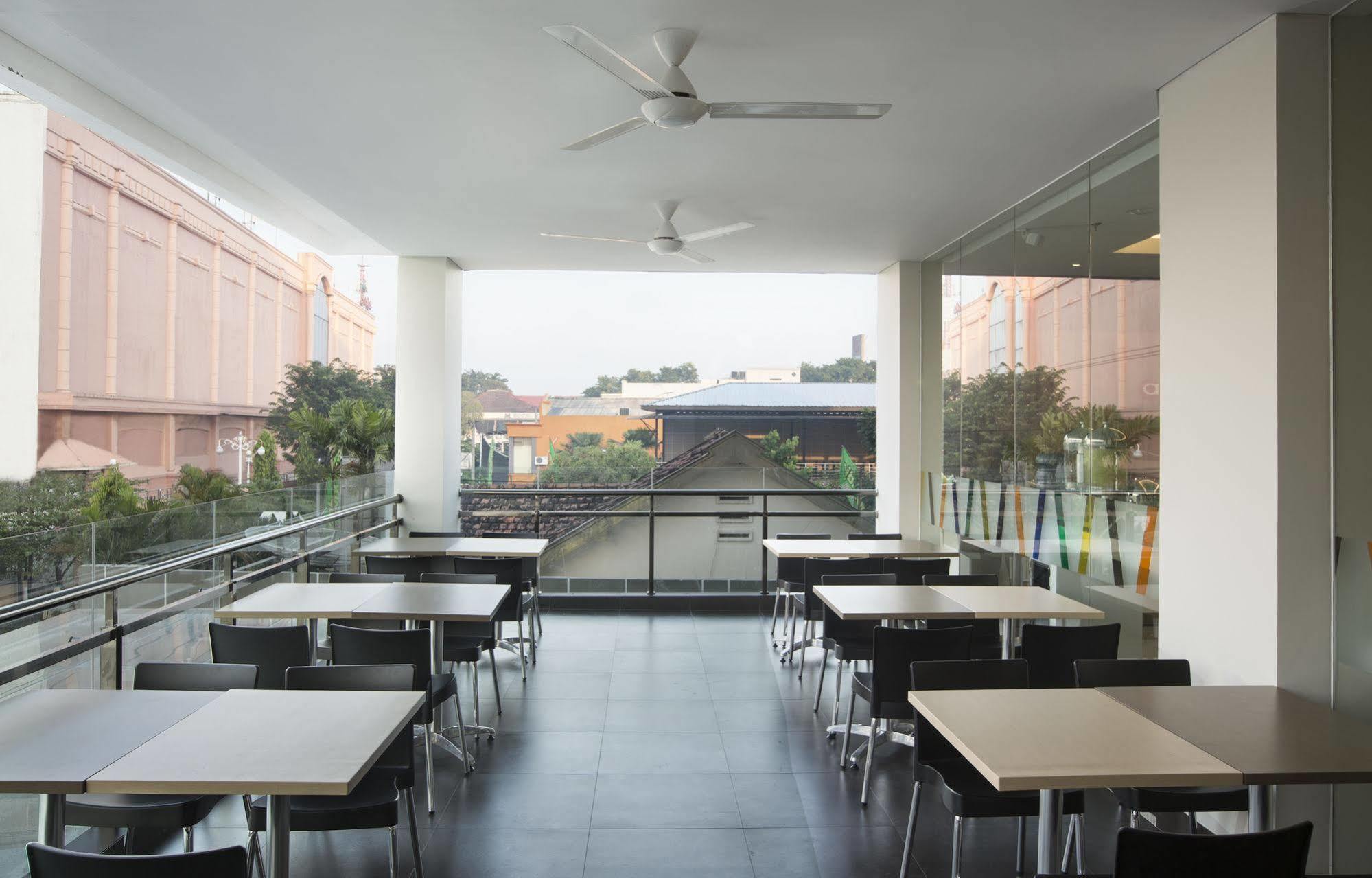 Amaris Hotel Madiun Exteriér fotografie